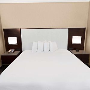 Skyline View Balcony One King Bed
